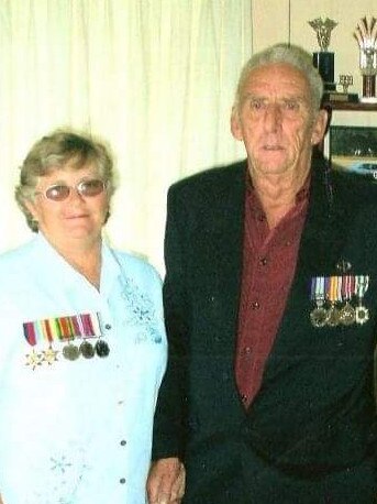 Marilyn Smith (L) supporting her late husband Ross Smith (R).