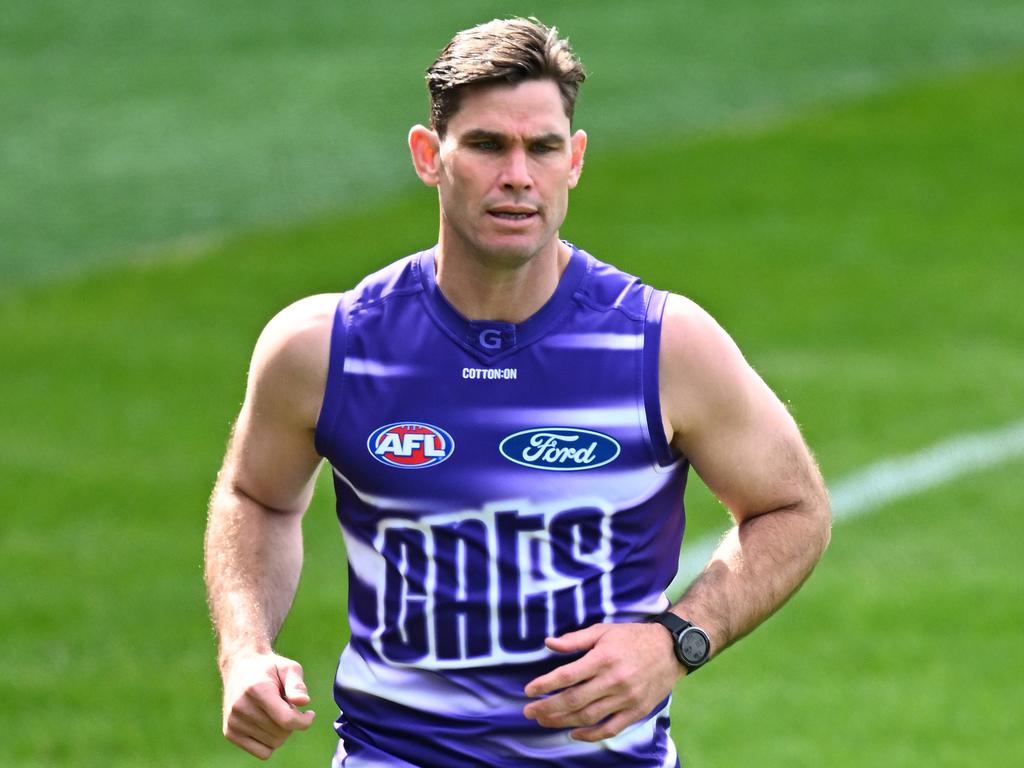 GEELONG, AUSTRALIA - SEPTEMBER 16: Tom Hawkins of the Cats runs laps during a Geelong Cats AFL training session at GMHBA Stadium on September 16, 2024 in Geelong, Australia. (Photo by Quinn Rooney/Getty Images)