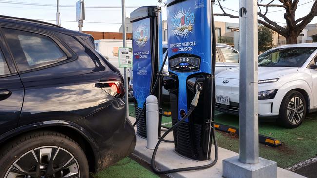 The paper says there were 291 fast-charging sites around Australia as at January this year, up from 157 in August 2020. Picture: NCA NewsWire / Ian Currie