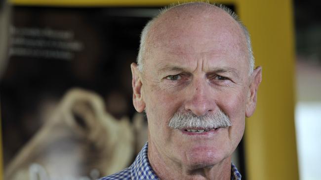 Fast-bowling great Dennis Lillee wants Christina Matthews to apologise for what he says are her incorrect claims that her gender was a factor in the resignations of WACA board members.