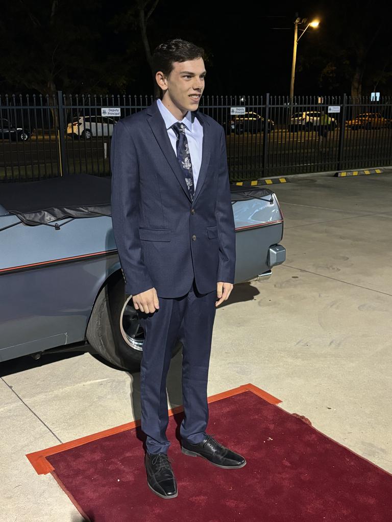 Maryborough State High School students arriving at their formal.