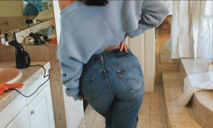 Kylie jenner wedgie store jeans