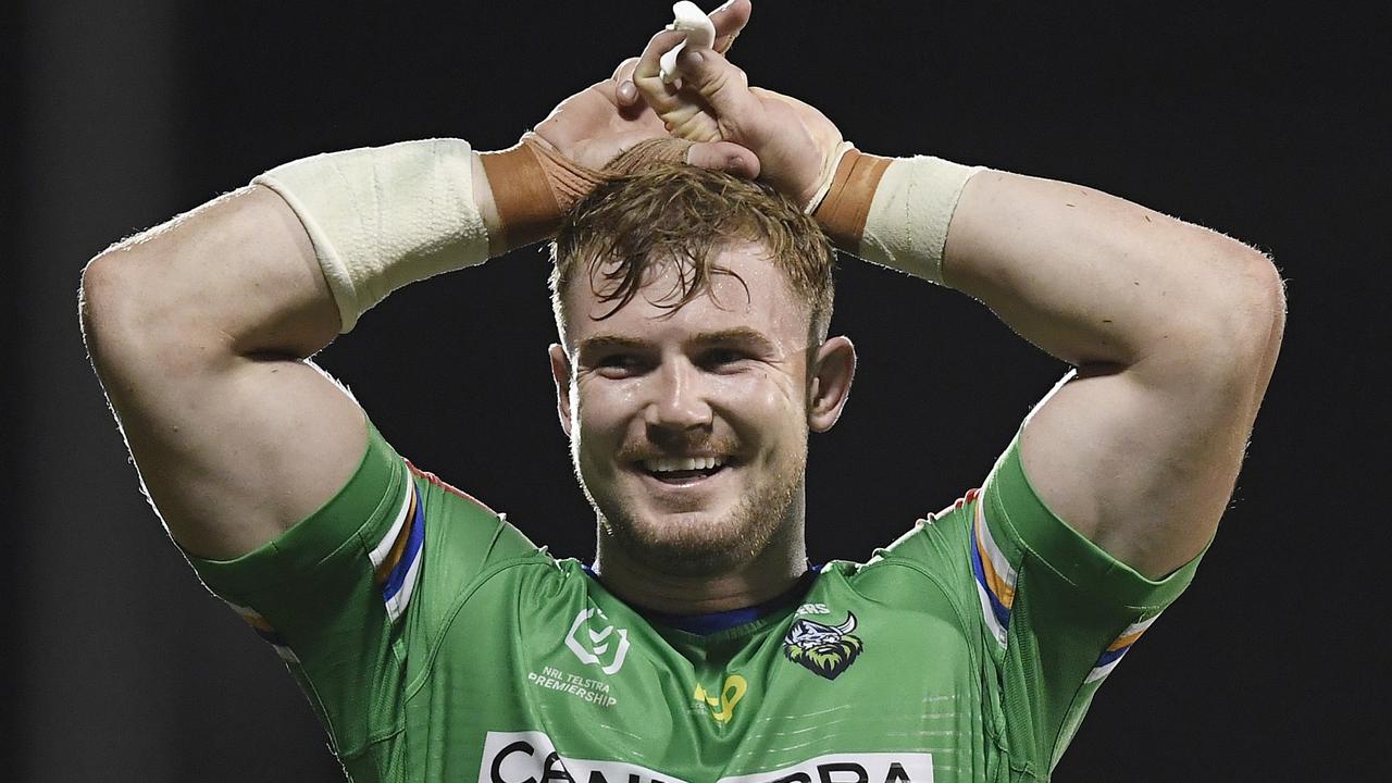 MACKAY, AUSTRALIA - AUGUST 27: Hudson Young of the Raiders reacts during the round 24 NRL match between the New Zealand Warriors and the Canberra Raiders at BB Print Stadium, on August 27, 2021, in Mackay, Australia. (Photo by Ian Hitchcock/Getty Images)