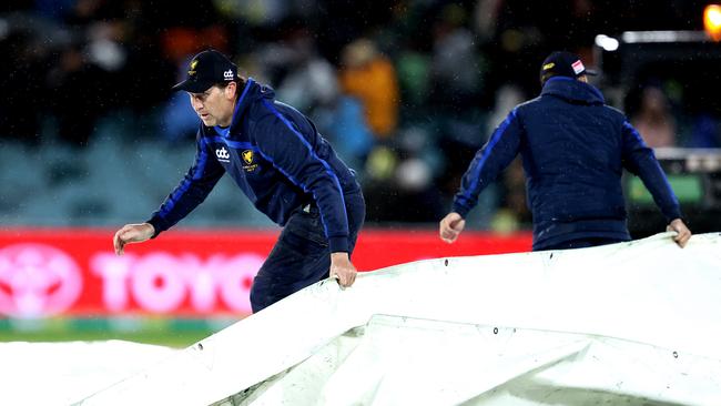 The Manuka Oval ground staff got a workout on Friday evening. Photo by Brendon Thorne/Getty Images