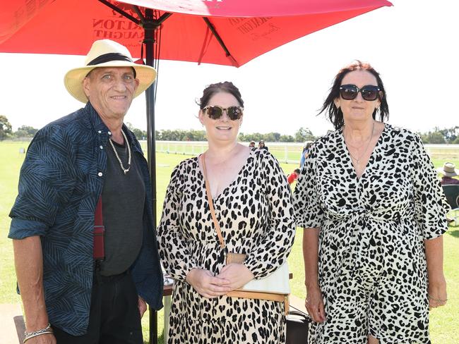 Bairnsdale Cup 2025. Norm Baillie, Rachael Sullivan, Robyn Sullivan. Picture: David Smith