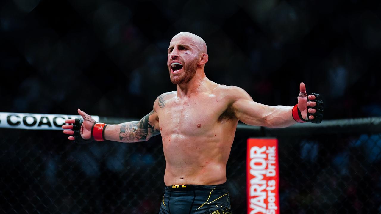 Alexander Volkanovski taunts Brian Ortega. Picture: Alex Bierens de Haan/Getty Images/AFP