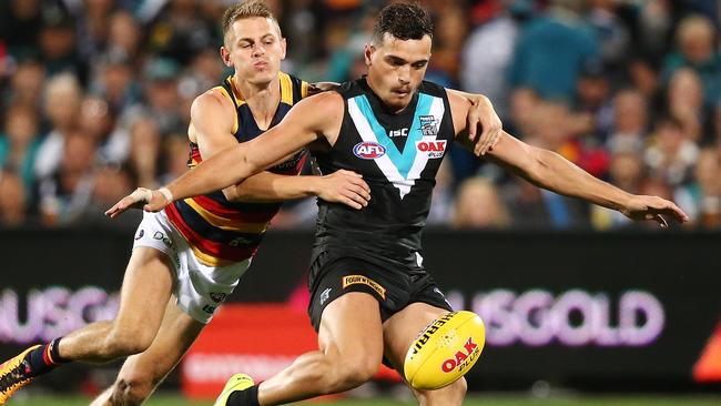 David Mackay tackles to prevent Sam Powell-Pepper from getting an effective kick away. Picture: Morne de Klerk (Getty Images)