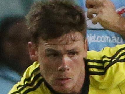 Wellington Phoenix's Michael McGlinchey (left) runs away with the ball past Sydney FC's Milos Dimitrijevic (centre) during their round 8 A-League match at Allianz Stadium in Sydney, Thursday, Nov. 26, 2015. (AAP Image/David Moir) NO ARCHIVING, EDITORIAL USE ONLY