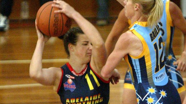 Bendigo’s Deanna Smith (left) has played for Australia and won a WNBL title. Picture: Toby Zerna