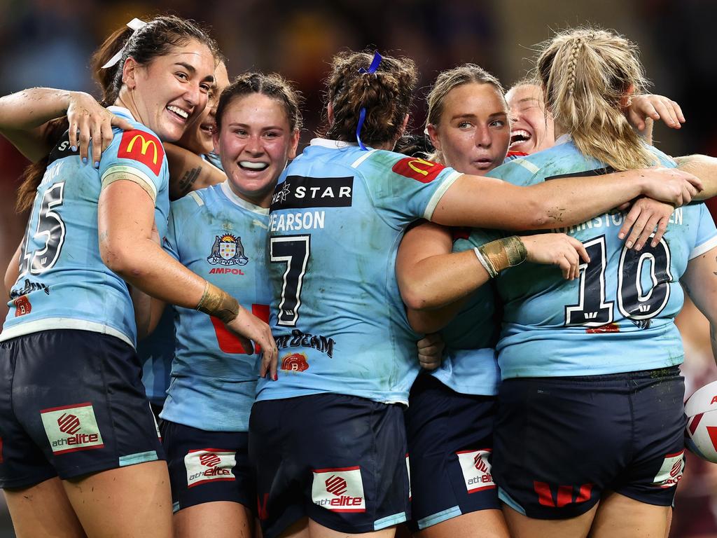 BRISBANE, AUSTRALIA – MAY 16: Blues players celebrate winning game one of the 2024 Women's State of Origin series between Queensland and New South Wales at Suncorp Stadium on May 16, 2024 in Brisbane, Australia. (Photo by Hannah Peters/Getty Images)