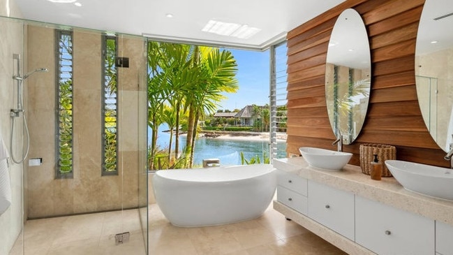 Bath with a view Source: Tom Offermann Real Estate