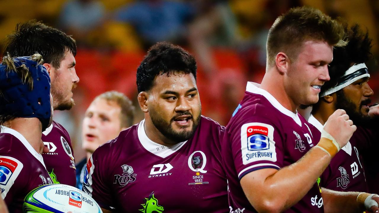 The scrummaging work of prop Taniela Tupou (c) and the rest of the Reds’ pack has been questioned. Picture: Patrick HAMILTON / AFP)