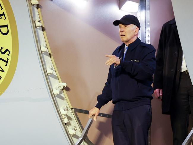 U.S. President Joe Biden gestures as he deboards Air Force One, at Dover Air Force Base in Dover, Delaware, U.S., July 17, 2024. REUTERS/Tom Brenner