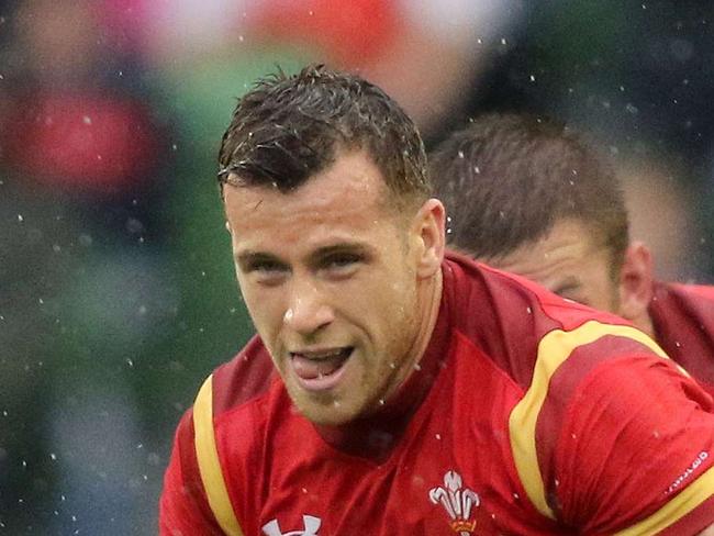 Wales's Gareth Davies makes a break during the 2015 Rugby World Cup warm up match between Ireland and Wales at the Aviva Stadium in Dublin, Ireland on August 29, 2015. Wales won the game 16-10. AFP PHOTO / PAUL FAITH