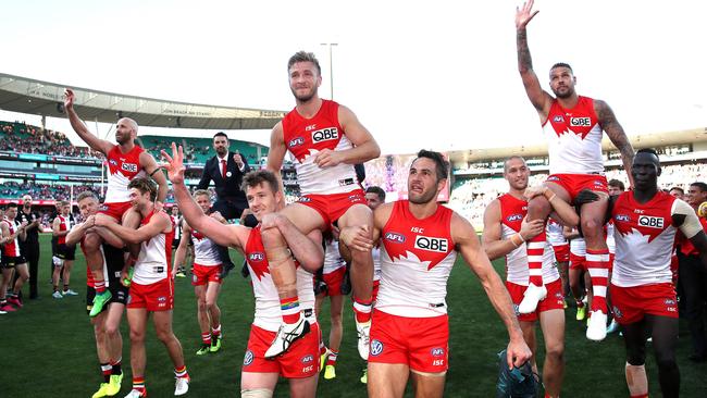 Retiring Swans players Jarrad McVeigh, Heath Grundy, Nick Smith, Kieren Jack and 300th gamer Lance Franklin are chaired from the SCG. Picture: Phil Hilyard