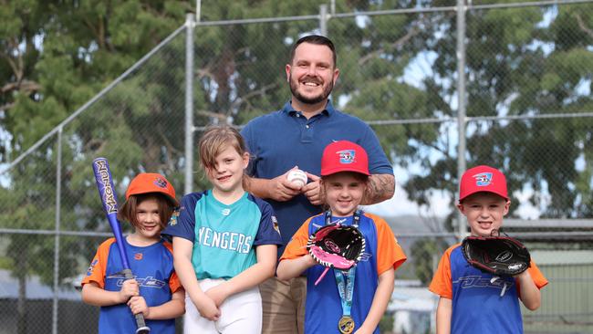 Brooklyn White, Delilah Bell, Matilda Botting and Darcy Botting with Phillip Thompson.