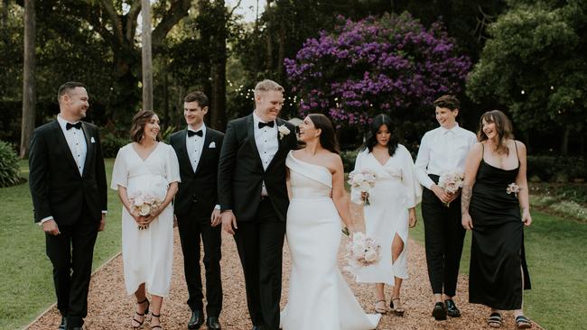 The bridal party for Madeleine Barnett and Nicholas Johnson’s wedding. Picture: Danielle Smith (Lightsmith Images)