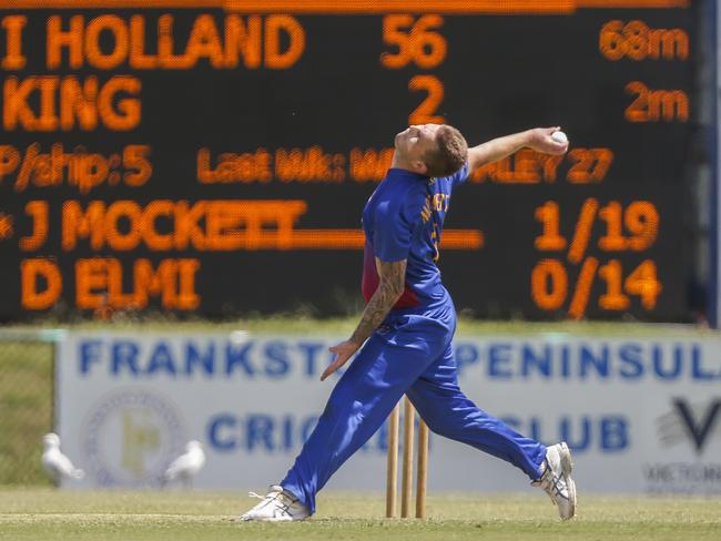 Jackson Mockett bowling for Frankston Peninsula. Picture: Valeriu Campan