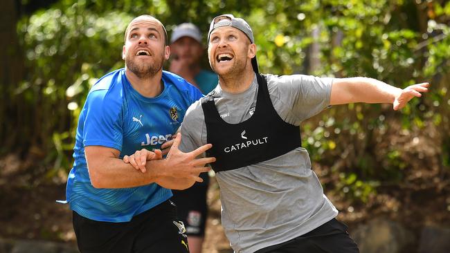 Richmond assistant Sam Lonergan competes with Gary Ablett. Picture: Getty Images