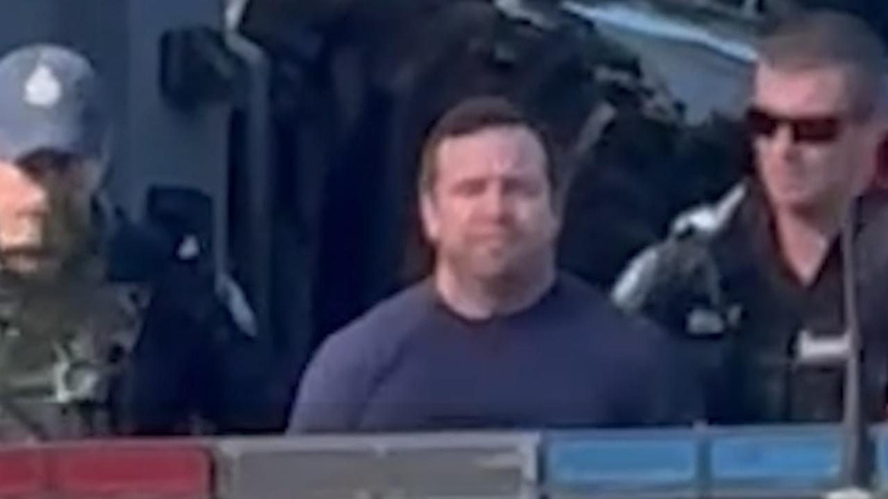 Man in custody, gel blaster found after stand-off shuts down streets