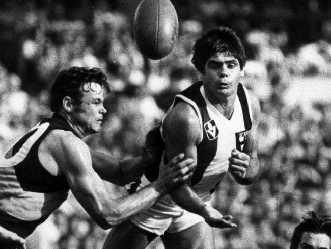 Robert Muir gets a handball away under pressure from Richmond’s Francis Bourke.