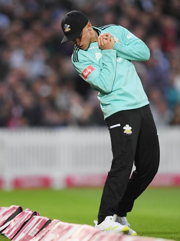 Sam Curran checks the boundary rope. Photo by Alex Davidson/Getty Images