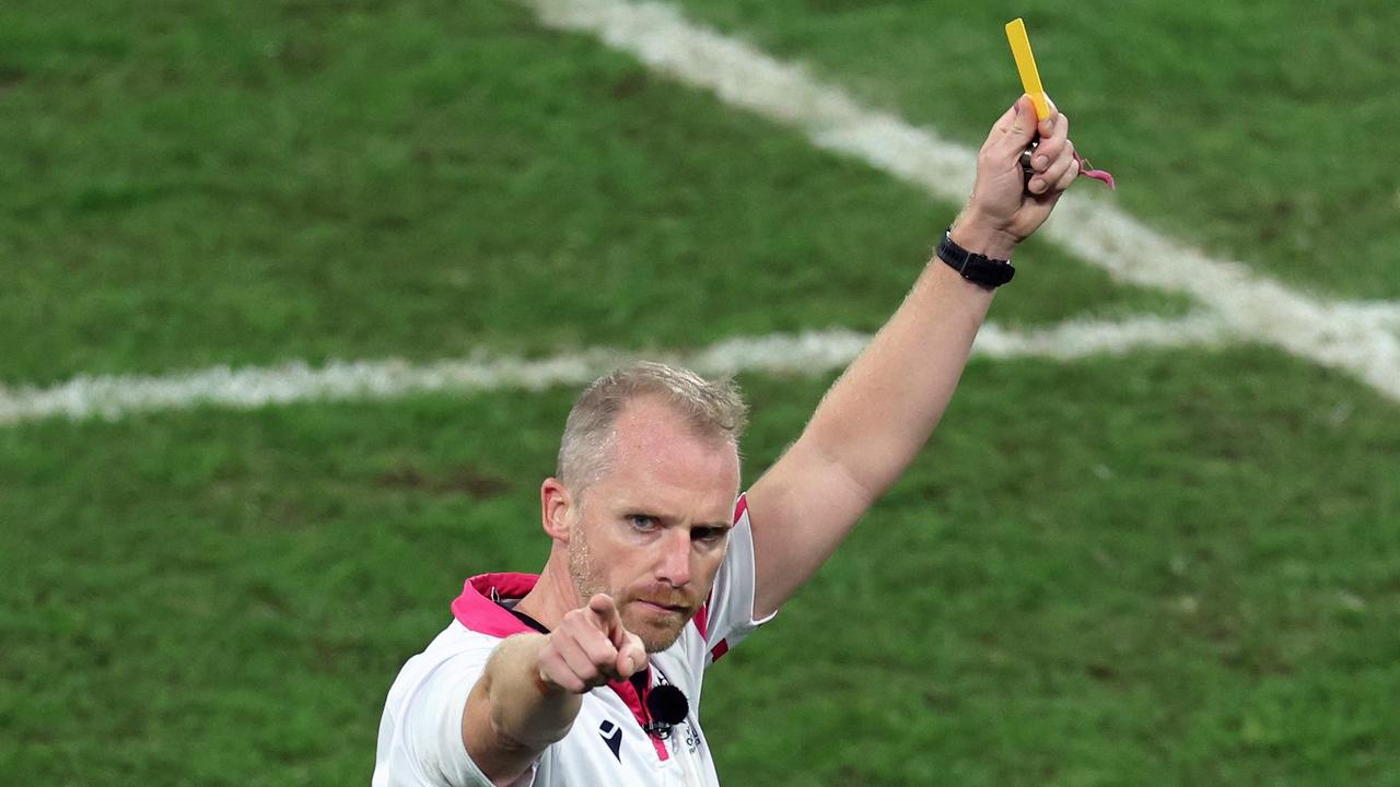 English Referee Wayne Barnes points as he awards a yellow card to South Africa's left wing Cheslin Kolbe (not pictured) during the France 2023 Rugby World Cup Final match between New Zealand and South Africa at the Stade de France in Saint-Denis, on the outskirts of Paris, on October 28, 2023. (Photo by Thomas SAMSON / AFP)