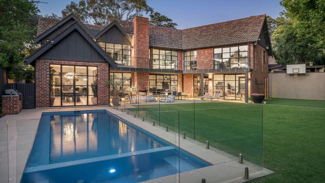 Tania Buckley has extended the expressions of interest campaign in her Toorak mansion.