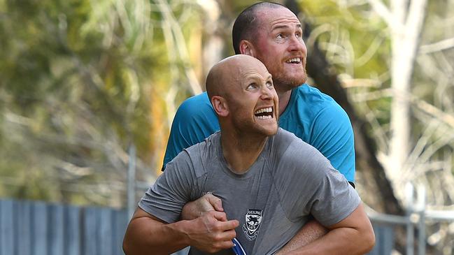 Gary Ablett goes one-on-one with Jarryd Roughead. Picture: Getty Images