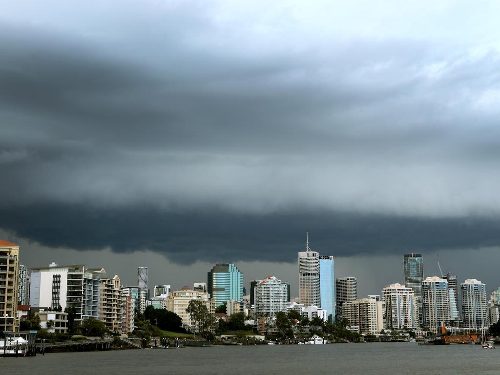 Storm rolls in over Brisbane. Pic: Jono Searle