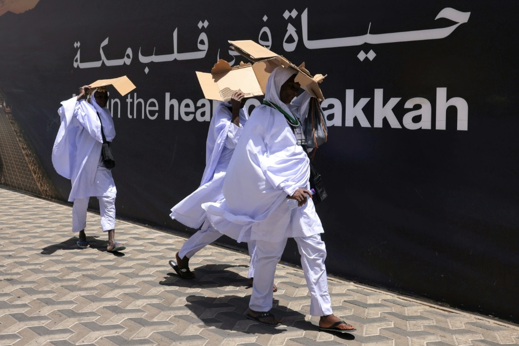 Million-plus pilgrims begin hajj under blazing sun