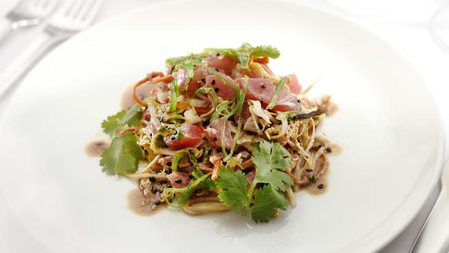 Tuna poke salad. (AAP Image/ Supplied by Qantas)