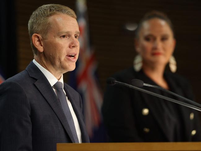 New Zealand's new Prime Minister Chris Hipkins (L) and his Depute Prime Minister Carmel Sepuloni attend their first press conference at Parliament in Wellington on January 22, 2023. (Photo by Marty MELVILLE / AFP)