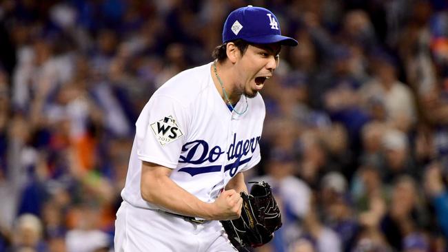 Baseball: Maeda pitches in relief in Dodgers' 1st loss in World Series