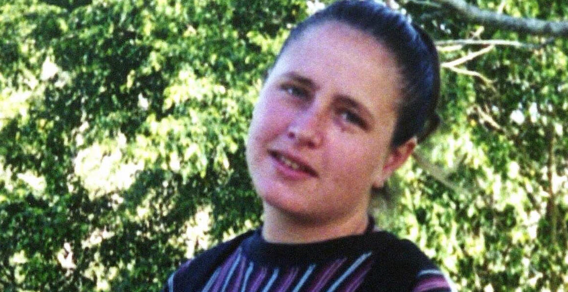 COPYPIC Brian/Cassey Missing Cairns teenager Angela Mealing (17) last seen Apr 01 2000  at Gordonvale headshot missing persons qld