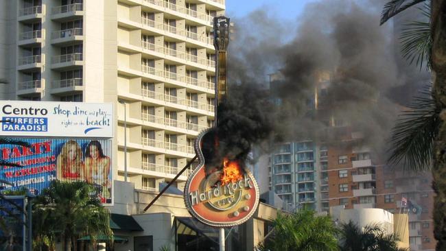 NOVEMBER 11, 2004: The Hard Rock Cafe guitar fire in Surfers Paradise. Locals and tourist grabbing a picture. Picture: Brent Sexton