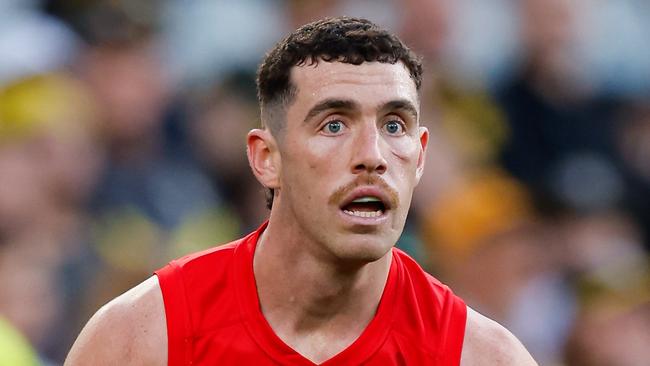 MELBOURNE, AUSTRALIA - AUGUST 24: Sam Flanders of the Suns in action during the 2024 AFL Round 24 match between the Richmond Tigers and the Gold Coast SUNS at The Melbourne Cricket Ground on August 24, 2024 in Melbourne, Australia. (Photo by Dylan Burns/AFL Photos via Getty Images)