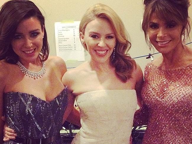 Dannii Minogue hung out with big sis Kylie and Paula Abdul backstage.