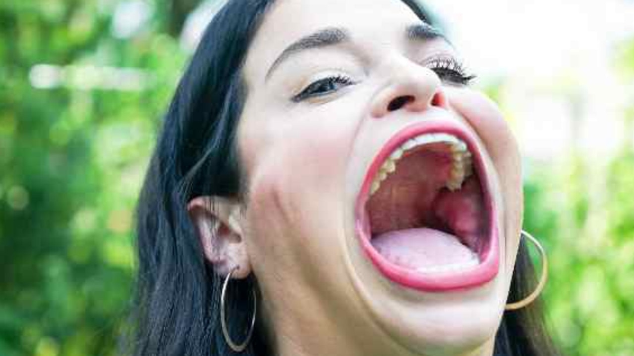 samantha-ramsdell-wins-guinness-record-for-the-world-s-largest-mouth