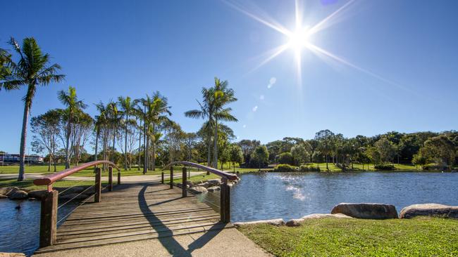 Centenary Lakes at Caboolture – is so close yet so far from the Caboolture CBD.