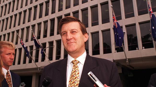 Victorian premier Jeff Kennett, door stop, front of Treasury House.melb nov 1995 p/ /politician