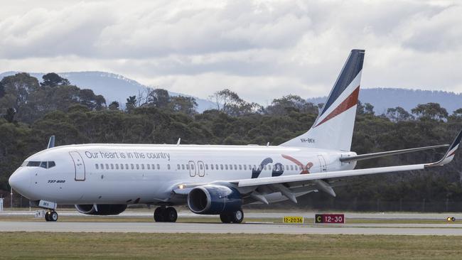 Rex Boeing 737- 800 arrives at Hobart. Picture: Chris Kidd