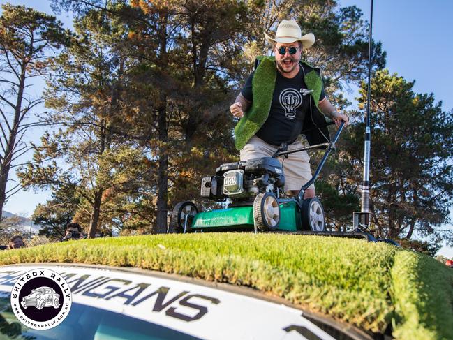 Day 1: Canberra to Hay – Don’t you hate when you have to mow your car! Photo: BOX RALLIES