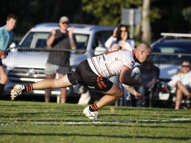 Daniel Smith dives over for a try. Picture Warren Gannon Photography