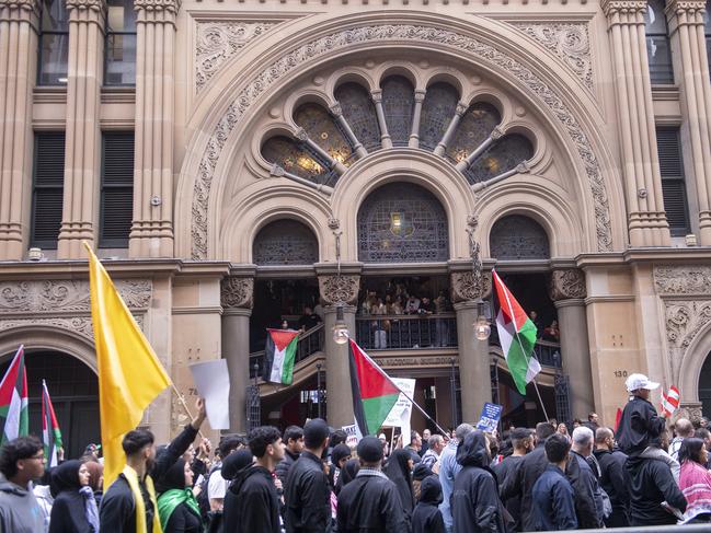 Anti War protest march through the streets of Sydney CBD. Photo Jeremy Piper