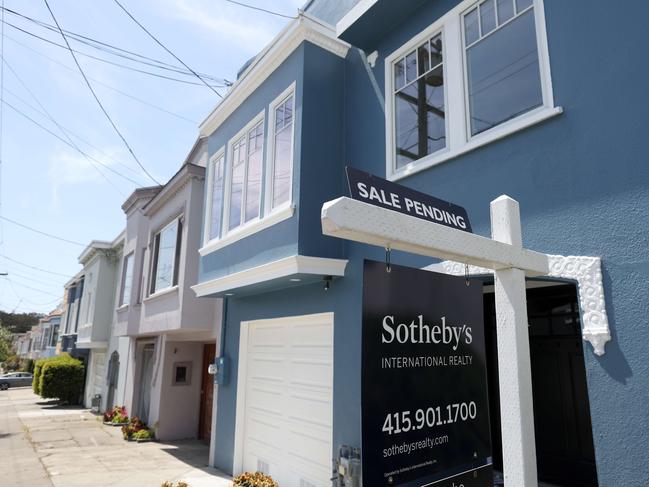 SAN FRANCISCO, CALIFORNIA - APRIL 29: A for sale sign is posted in front of a home that is listed for over $1 million on April 29, 2022 in San Francisco, California. According to a list compiled by the Inspection Support Network, California's San Francisco Bay Area tops the U.S. in million-dollar home sales with 61 percent of homes in the San Jose area and 49 percent of homes in San Francisco/Oakland/Berkeley selling over $1 million. Four of the top five cities on the list are in California and more than one out of five homes are selling for more than $1 million in the state.   Justin Sullivan/Getty Images/AFP == FOR NEWSPAPERS, INTERNET, TELCOS & TELEVISION USE ONLY ==