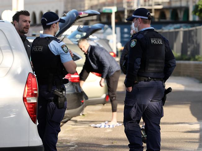 SUNDAY TELEGRAPH - Pictured in Bondi today are Police speaking to exercisers who are possibly breaking the Covid lockdown rules. Picture: Tim Hunter.