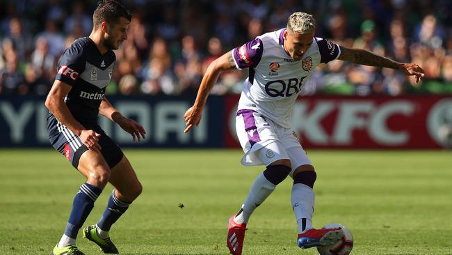 Perth Glory’s Jason Davidson, right, on the ball against Melbourne Victory at AAMI Park last Sunday. Picture: Getty Images