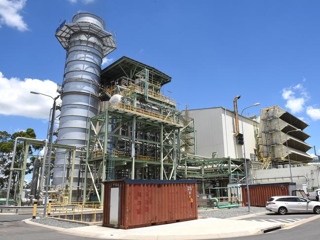 Energy Minister Dr Anthony Lynhame is at the Swanbank E Power Station to mark its return to full operational capacity as part of the government’s plan to have Queensland’s electricity system ready for summer’s extreme weather. Thursday December 28, 2017.  (AAP image, John Gass)