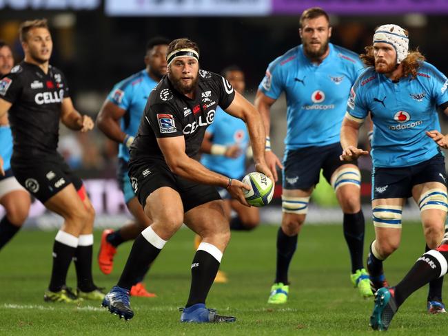 Thomas du Toit of the Sharks passes against the Bulls.